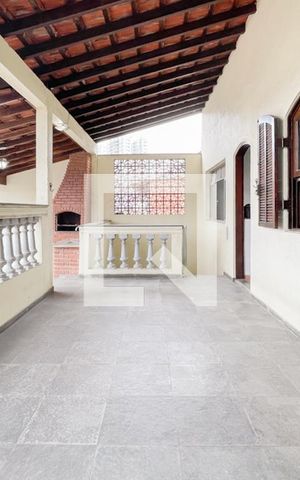 Casa à venda com 273m², 5 quartos e 3 vagas Casa à venda com 273m², 5 quartos e 3 vagasSacada