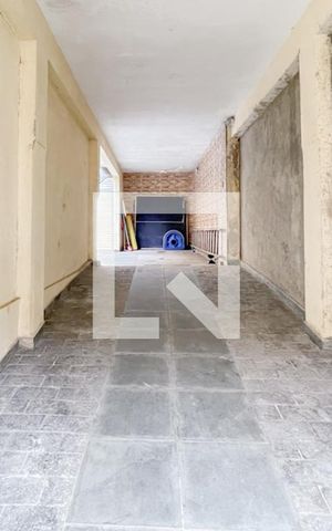 Casa à venda com 273m², 5 quartos e 3 vagas Casa à venda com 273m², 5 quartos e 3 vagasQuintal