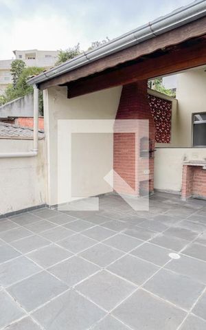 Casa à venda com 273m², 5 quartos e 3 vagas Casa à venda com 273m², 5 quartos e 3 vagasSacada