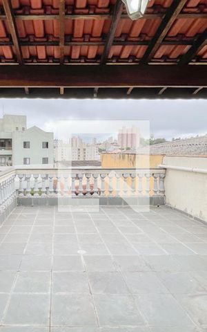 Casa à venda com 273m², 5 quartos e 3 vagas Casa à venda com 273m², 5 quartos e 3 vagasSacada