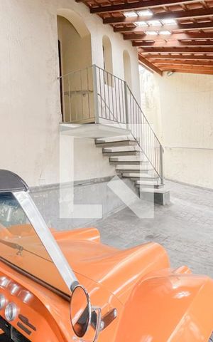 Casa à venda com 273m², 5 quartos e 3 vagas Casa à venda com 273m², 5 quartos e 3 vagasGaragem