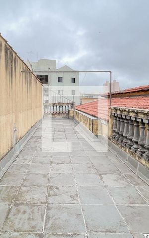 Casa à venda com 273m², 5 quartos e 3 vagas Casa à venda com 273m², 5 quartos e 3 vagasVaranda