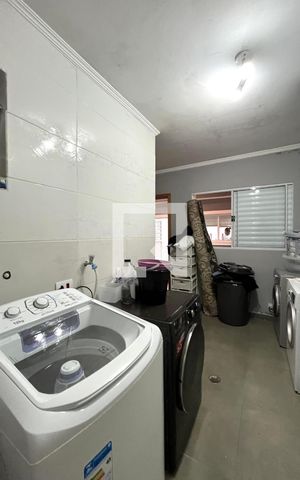 Casa à venda com 360m², 3 quartos e 12 vagas Casa à venda com 360m², 3 quartos e 12 vagasÁrea de Serviço