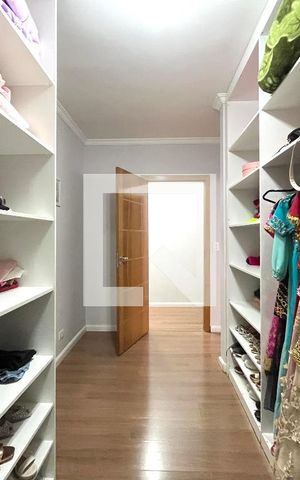 Casa à venda com 360m², 3 quartos e 12 vagas Casa à venda com 360m², 3 quartos e 12 vagasCloset da suíte 2