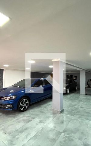 Casa à venda com 360m², 3 quartos e 12 vagas Casa à venda com 360m², 3 quartos e 12 vagasGaragem