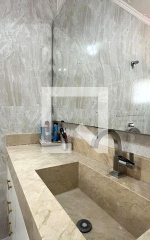 Casa à venda com 360m², 3 quartos e 12 vagas Casa à venda com 360m², 3 quartos e 12 vagasBanheiro da Suíte 1