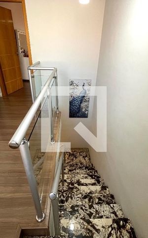 Casa à venda com 360m², 3 quartos e 12 vagas Casa à venda com 360m², 3 quartos e 12 vagasEscada