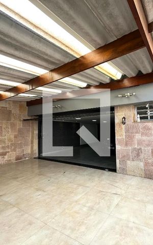 Casa à venda com 360m², 3 quartos e 12 vagas Casa à venda com 360m², 3 quartos e 12 vagasGaragem