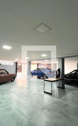 Casa à venda com 360m², 3 quartos e 12 vagas Casa à venda com 360m², 3 quartos e 12 vagasGaragem