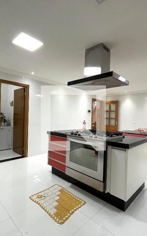 Casa à venda com 360m², 3 quartos e 12 vagas Casa à venda com 360m², 3 quartos e 12 vagasCozinha