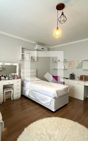 Casa à venda com 360m², 3 quartos e 12 vagas Casa à venda com 360m², 3 quartos e 12 vagasSuite 2