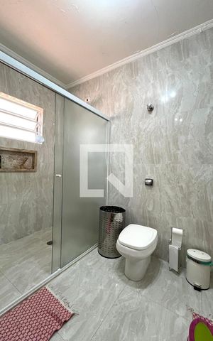 Casa à venda com 360m², 3 quartos e 12 vagas Casa à venda com 360m², 3 quartos e 12 vagasBanheiro da Suíte 1