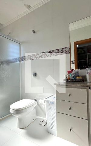 Casa à venda com 360m², 3 quartos e 12 vagas Casa à venda com 360m², 3 quartos e 12 vagasBanheiro da Suíte 2