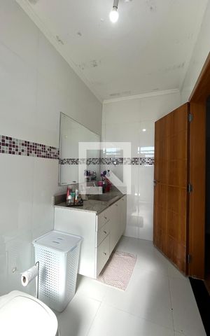 Casa à venda com 360m², 3 quartos e 12 vagas Casa à venda com 360m², 3 quartos e 12 vagasBanheiro da Suíte 2