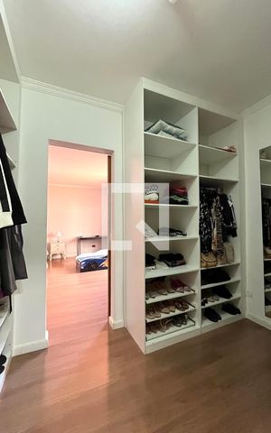 Casa à venda com 360m², 3 quartos e 12 vagas Casa à venda com 360m², 3 quartos e 12 vagasCloset da Suíte 1