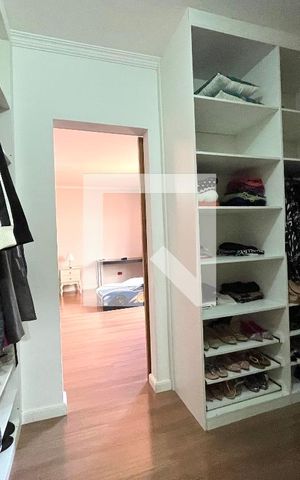 Casa à venda com 360m², 3 quartos e 12 vagas Casa à venda com 360m², 3 quartos e 12 vagasCloset da Suíte 1