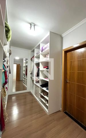 Casa à venda com 360m², 3 quartos e 12 vagas Casa à venda com 360m², 3 quartos e 12 vagasCloset da suíte 2