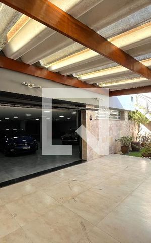 Casa à venda com 360m², 3 quartos e 12 vagas Casa à venda com 360m², 3 quartos e 12 vagasGaragem
