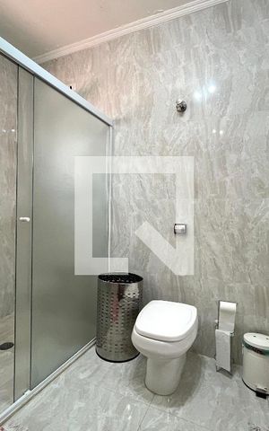 Casa à venda com 360m², 3 quartos e 12 vagas Casa à venda com 360m², 3 quartos e 12 vagasBanheiro da Suíte 1