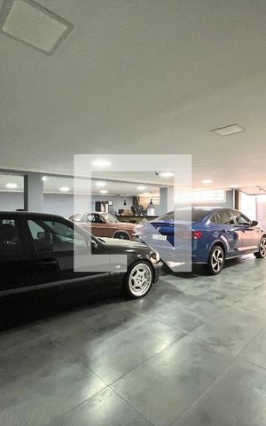 Casa à venda com 360m², 3 quartos e 12 vagas Casa à venda com 360m², 3 quartos e 12 vagasGaragem