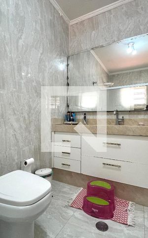Casa à venda com 360m², 3 quartos e 12 vagas Casa à venda com 360m², 3 quartos e 12 vagasBanheiro da Suíte 1