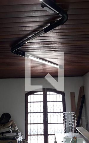 Casa à venda com 320m², 3 quartos e 2 vagas Casa à venda com 320m², 3 quartos e 2 vagasQuarto