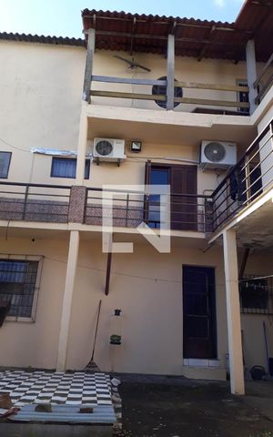 Casa à venda com 320m², 3 quartos e 2 vagas Casa à venda com 320m², 3 quartos e 2 vagasFachada