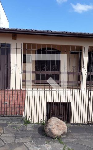 Casa à venda com 320m², 3 quartos e 2 vagas Casa à venda com 320m², 3 quartos e 2 vagasFachada