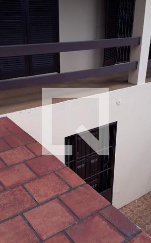 Casa à venda com 320m², 3 quartos e 2 vagas Casa à venda com 320m², 3 quartos e 2 vagasEntrada