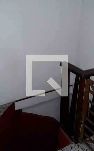 Casa à venda com 320m², 3 quartos e 2 vagas Casa à venda com 320m², 3 quartos e 2 vagasEscada