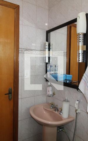Casa à venda com 220m², 4 quartos e 6 vagasBanheiro 2