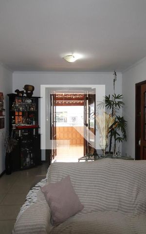 Casa à venda com 220m², 4 quartos e 6 vagasSala