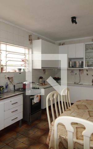 Casa à venda com 220m², 4 quartos e 6 vagasCozinha