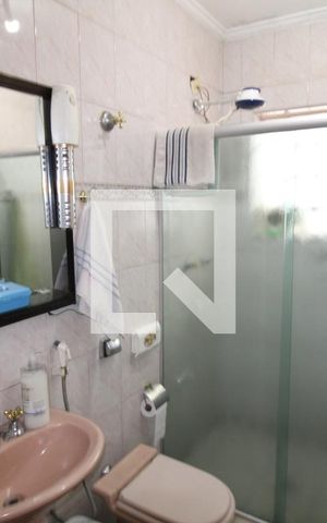 Casa à venda com 220m², 4 quartos e 6 vagasBanheiro 2