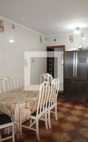 Casa à venda com 220m², 4 quartos e 6 vagasCozinha