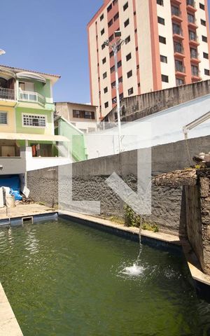 Casa à venda com 300m², 4 quartos e 8 vagas Casa à venda com 300m², 4 quartos e 8 vagasPiscina