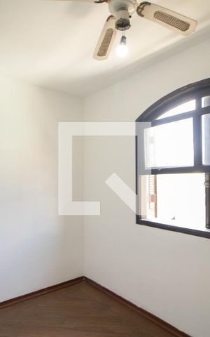 Casa à venda com 300m², 4 quartos e 8 vagas Casa à venda com 300m², 4 quartos e 8 vagasQuarto 2