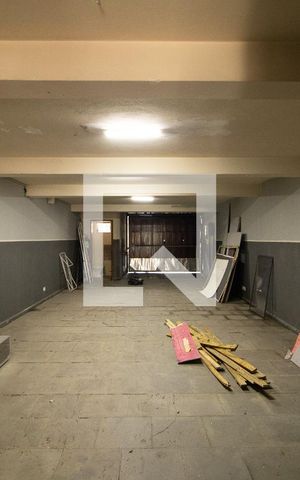 Casa à venda com 300m², 4 quartos e 8 vagas Casa à venda com 300m², 4 quartos e 8 vagasGaragem