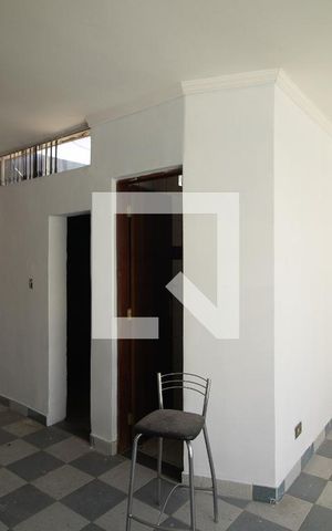 Casa à venda com 300m², 4 quartos e 8 vagas Casa à venda com 300m², 4 quartos e 8 vagasSuite 3