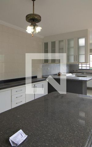 Casa à venda com 300m², 4 quartos e 8 vagas Casa à venda com 300m², 4 quartos e 8 vagasCopa e Cozinha