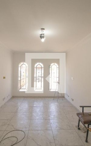 Casa à venda com 300m², 4 quartos e 8 vagas Casa à venda com 300m², 4 quartos e 8 vagasSala