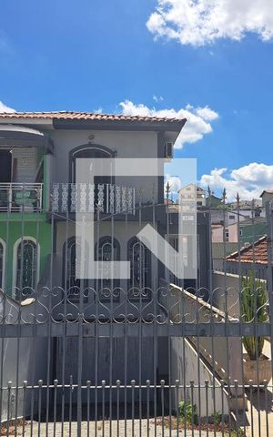 Casa à venda com 300m², 4 quartos e 8 vagas Casa à venda com 300m², 4 quartos e 8 vagasFachada