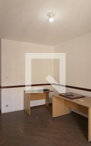 Casa à venda com 300m², 4 quartos e 8 vagas Casa à venda com 300m², 4 quartos e 8 vagasSuite