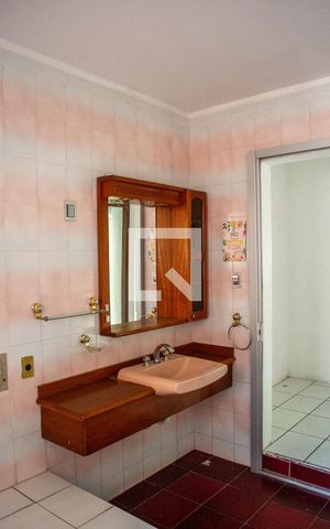 Casa para alugar com 288m², 5 quartos e 2 vagas Casa para alugar com 288m², 5 quartos e 2 vagasBanheiro suite