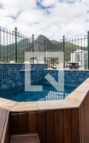 Apartamento à venda com 240m², 3 quartos e 2 vagasCobertura (área externa)