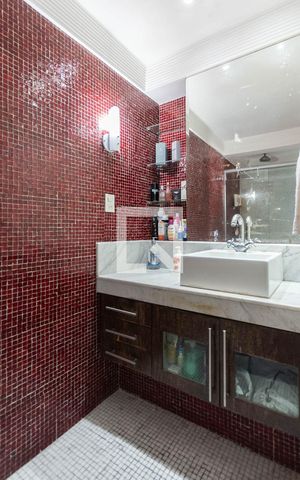 Apartamento à venda com 240m², 3 quartos e 2 vagasBanheiro Suíte