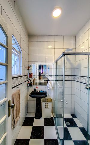 Casa à venda com 240m², 3 quartos e 4 vagasBanheiro da Suíte