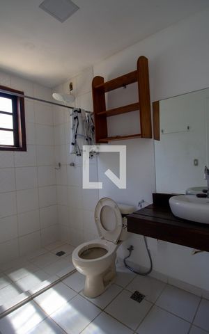 Casa à venda com 250m², 3 quartos e 3 vagas Casa à venda com 250m², 3 quartos e 3 vagasBanheiro Social