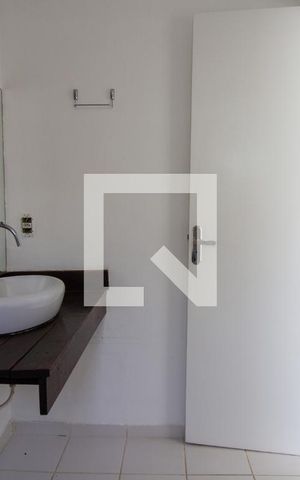 Casa à venda com 250m², 3 quartos e 3 vagas Casa à venda com 250m², 3 quartos e 3 vagasBanheiro Social