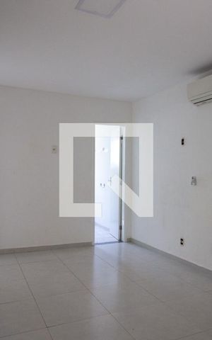 Casa à venda com 250m², 3 quartos e 3 vagas Casa à venda com 250m², 3 quartos e 3 vagasSuíte